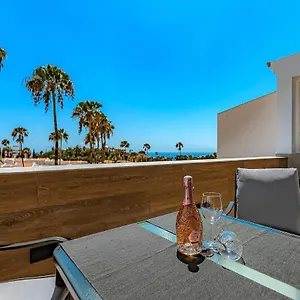 https://apart-luxury-apartment-in-island-village.adeje-hotels.com